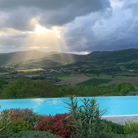 Ferienhaus Peaceful Umbria Views & Heated Infinity Pool *